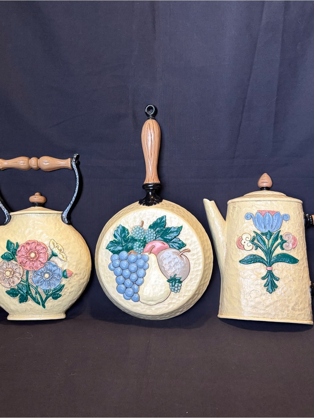 Vtg. Fruit & Floral Plastic Kitchen Wall Plaques Decor Kettle, Skillet & Tea Pot